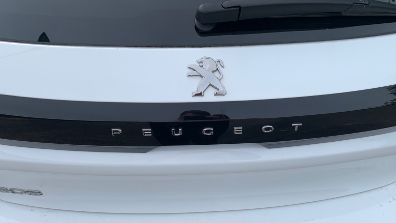 Peugeot 208 1.2 PureTech 100 Allure Premium + 5dr Petrol Hatchback